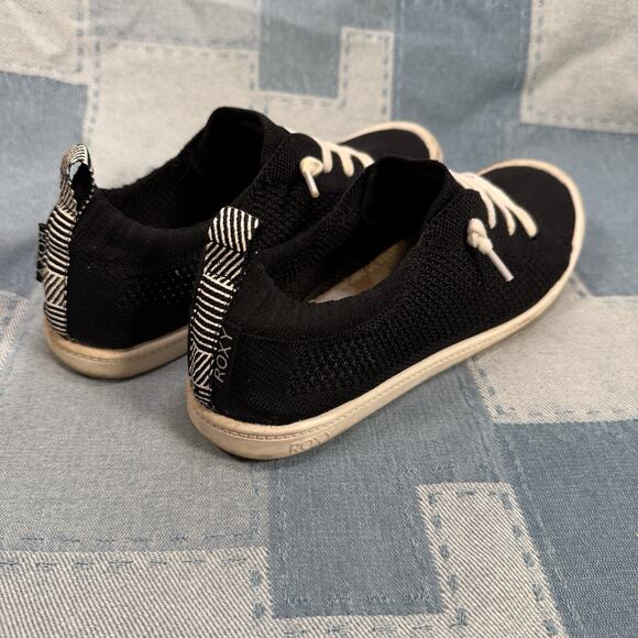 ROXY Surf Shoes Women's Size 8.5 BLACK Canvas Lace-Up Urban Distressed Slip-Ons - Picture 1 of 9